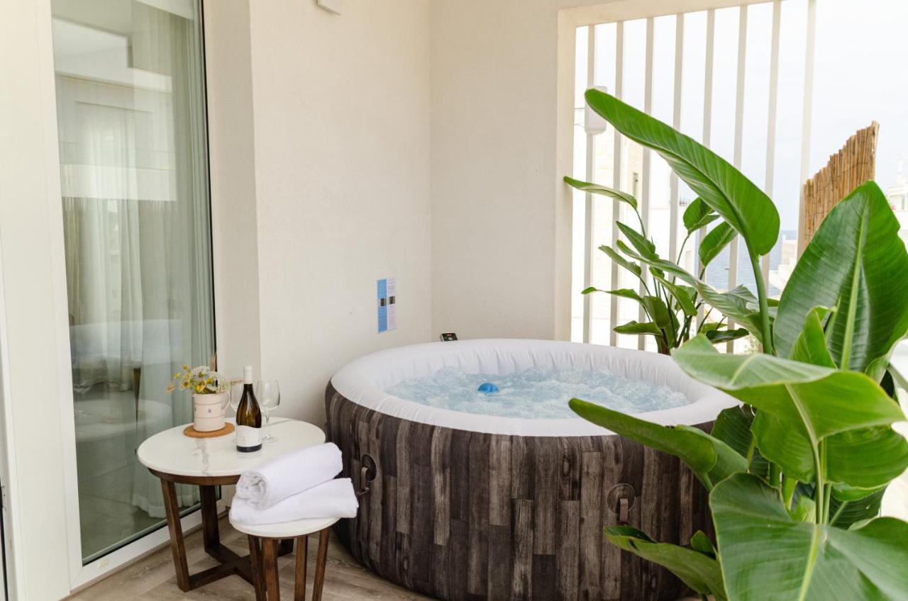 Apulialux Seaview Prestige Apt / Jacuzzi + Parking Apartment Polignano a Mare Exterior photo